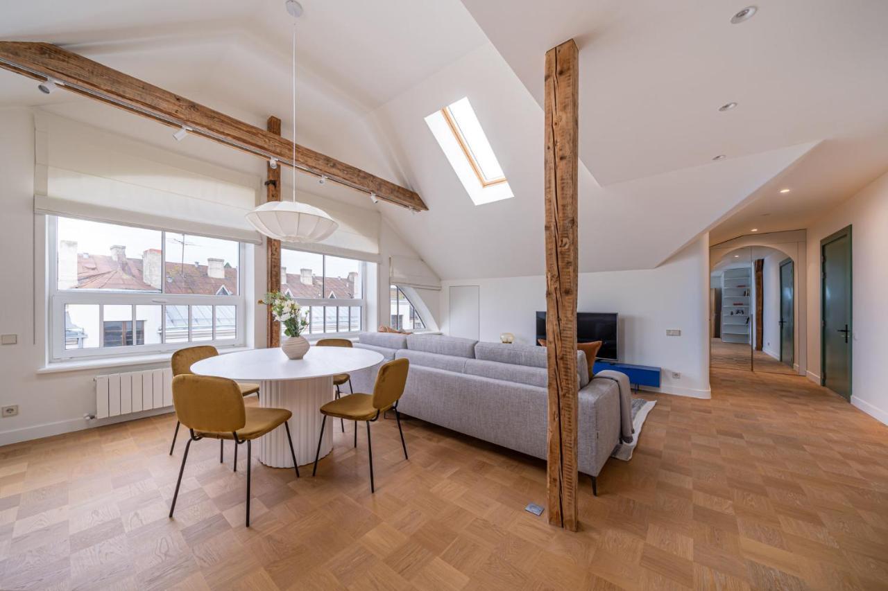 Bright Designer Apartment In City Centre Riga Exterior photo