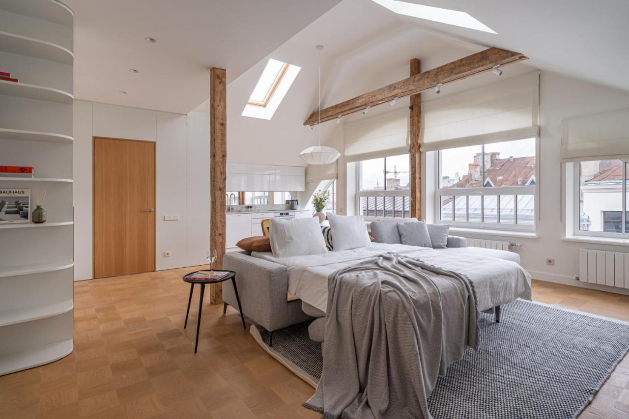Bright Designer Apartment In City Centre Riga Exterior photo